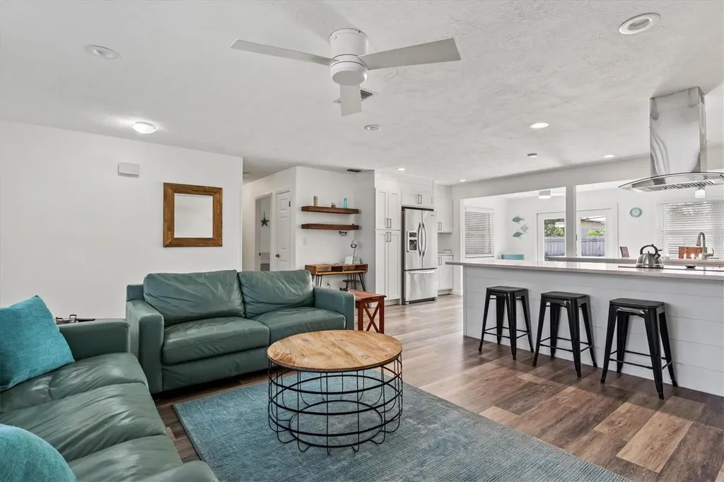 2572 Jefferson Circle Sarasota FL 34239