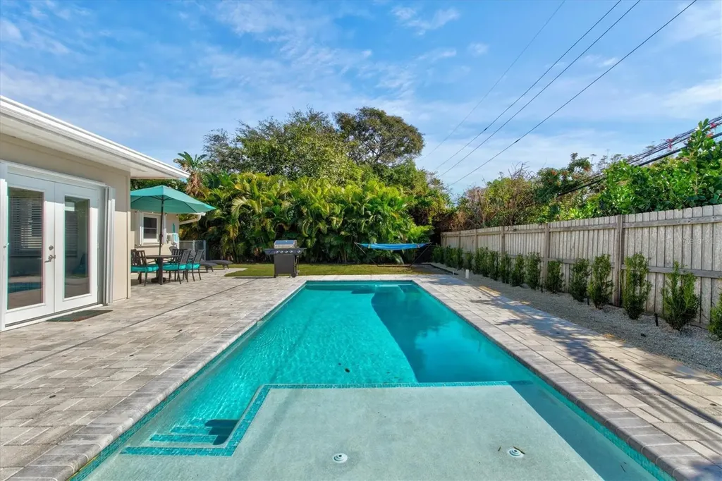 2572 Jefferson Circle Sarasota FL 34239