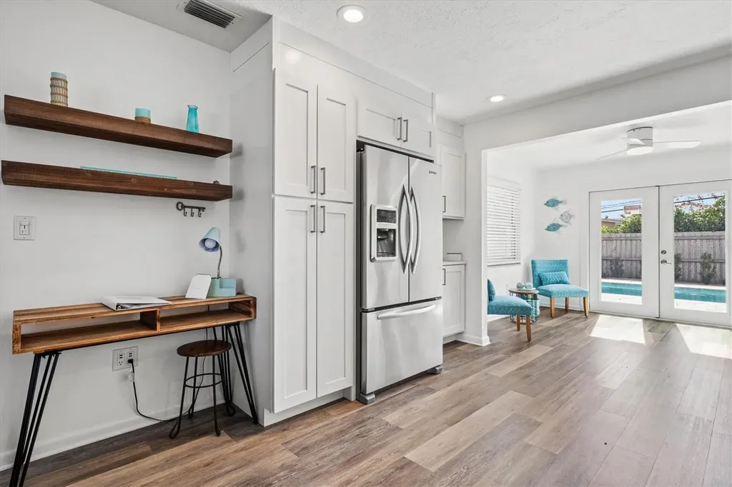 2572 Jefferson Circle Sarasota FL 34239