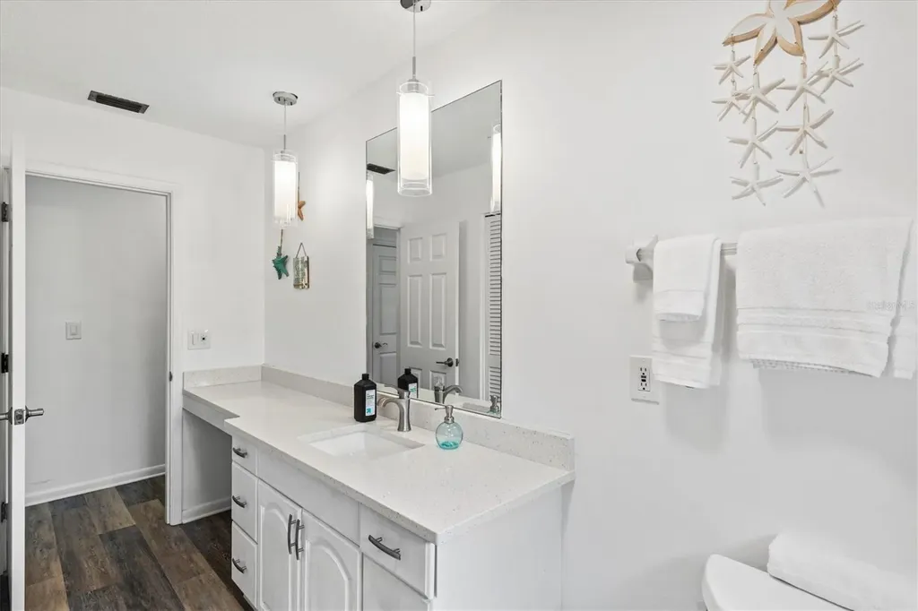 2572 Jefferson Circle Sarasota FL 34239