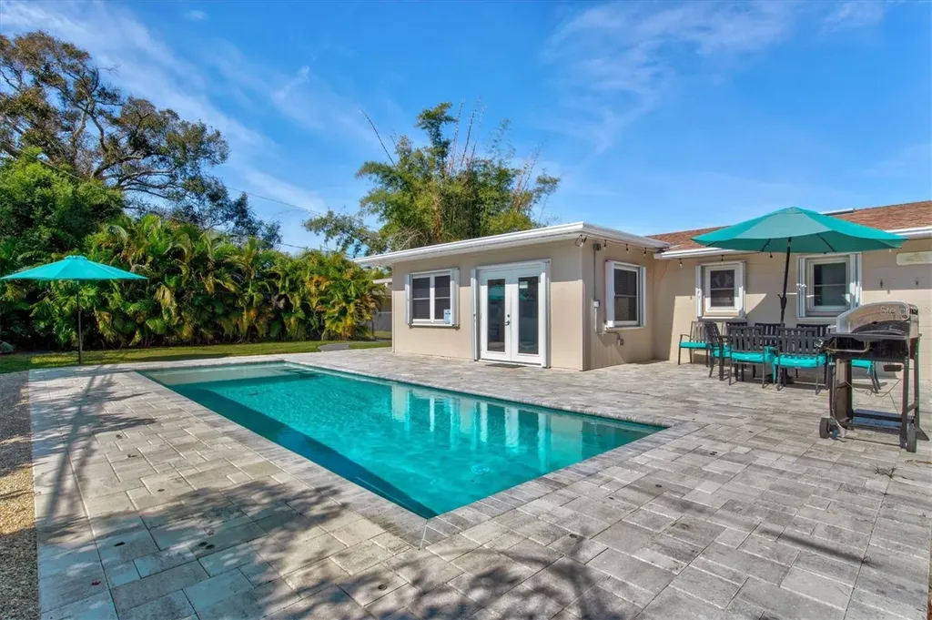 2572 Jefferson Circle Sarasota FL 34239