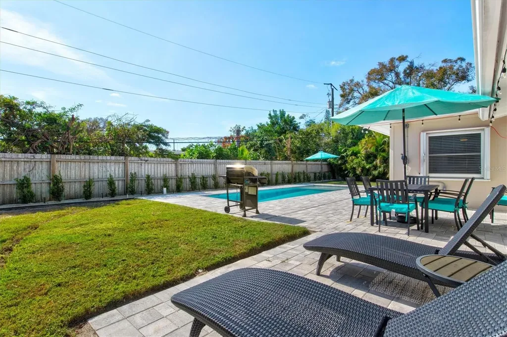 2572 Jefferson Circle Sarasota FL 34239