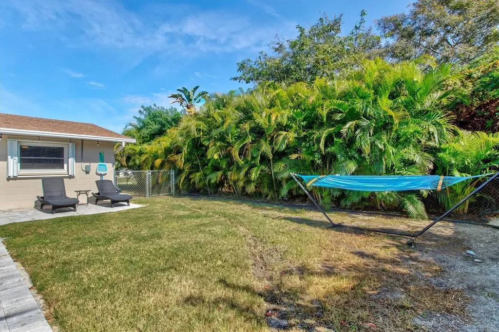 2572 Jefferson Circle Sarasota FL 34239