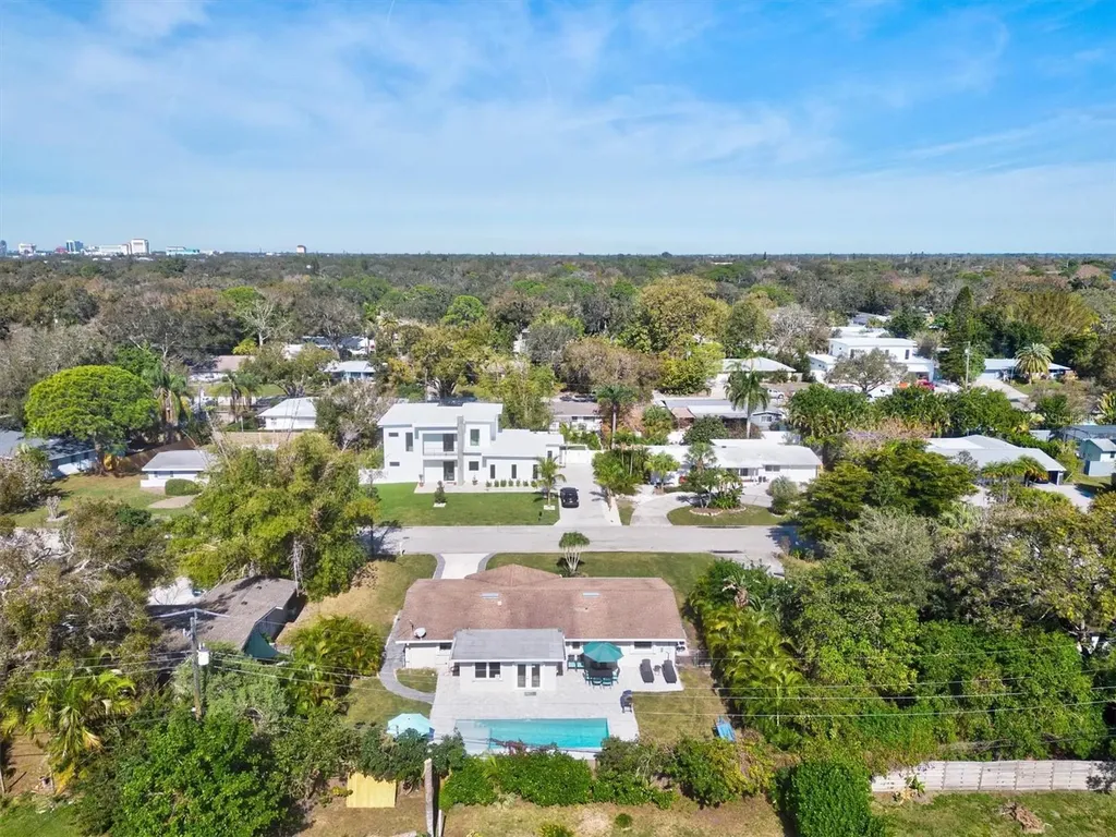 2572 Jefferson Circle Sarasota FL 34239
