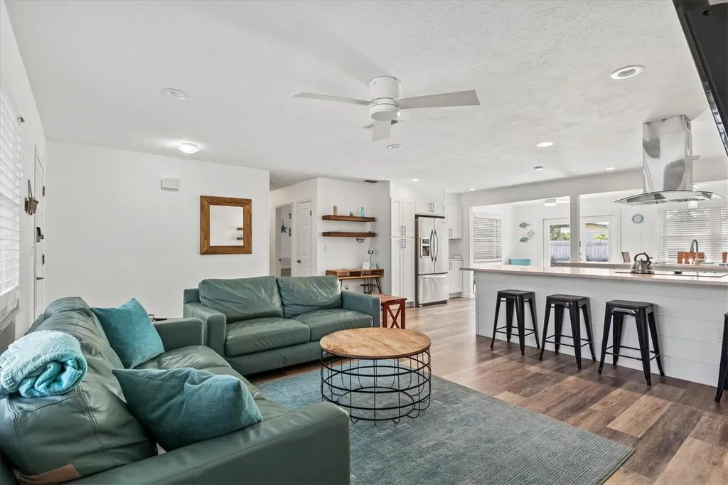 2572 Jefferson Circle Sarasota FL 34239