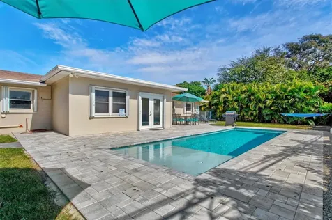 2572 Jefferson Circle Sarasota FL 34239