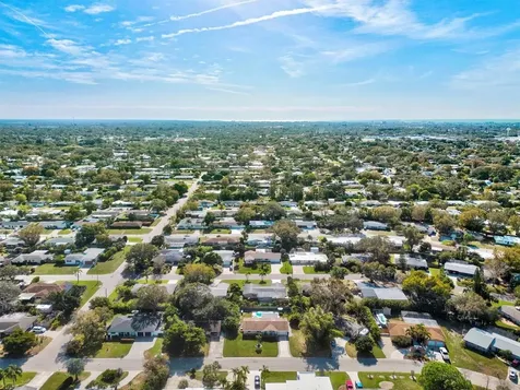 2572 Jefferson Circle Sarasota FL 34239