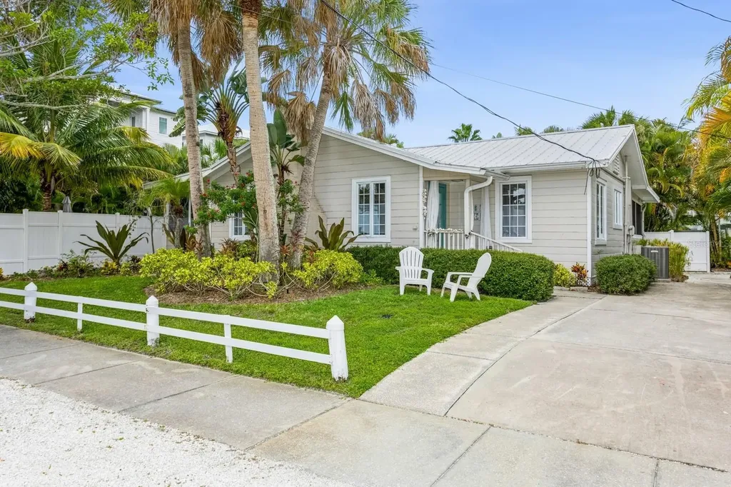 5408 Plaza Des Las Palmas Sarasota FL 34242