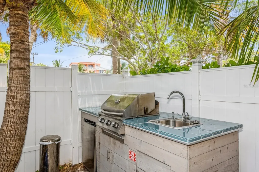 5408 Plaza Des Las Palmas Sarasota FL 34242