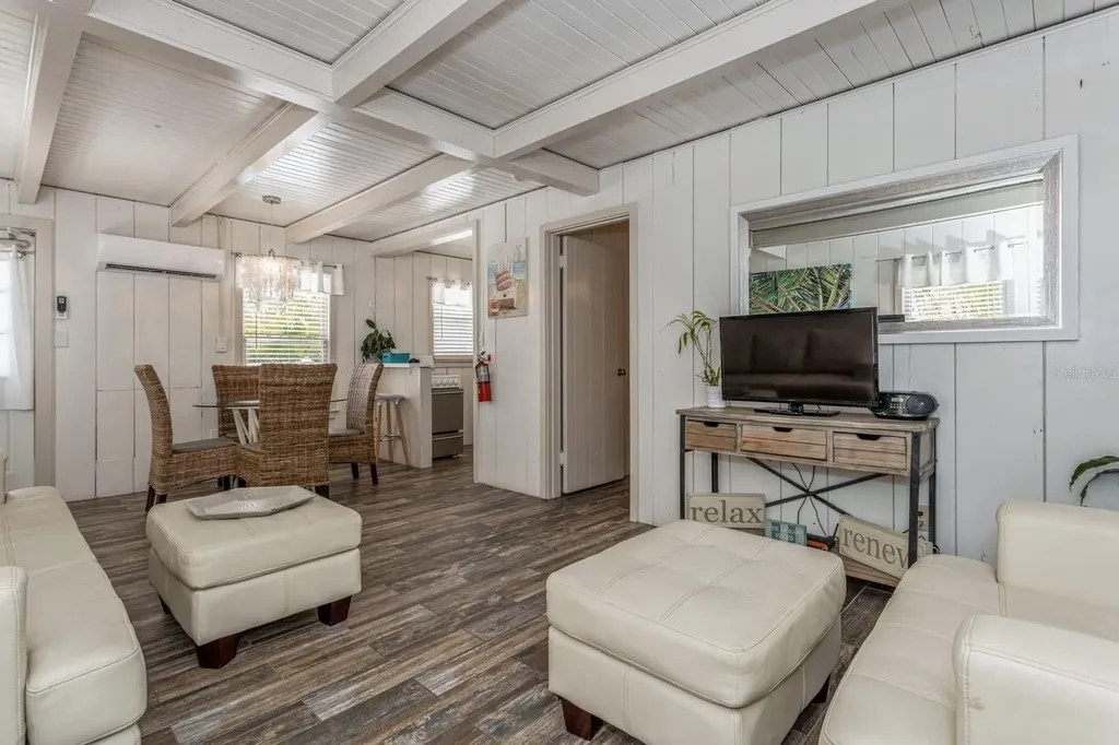 5408 Plaza Des Las Palmas Sarasota FL 34242