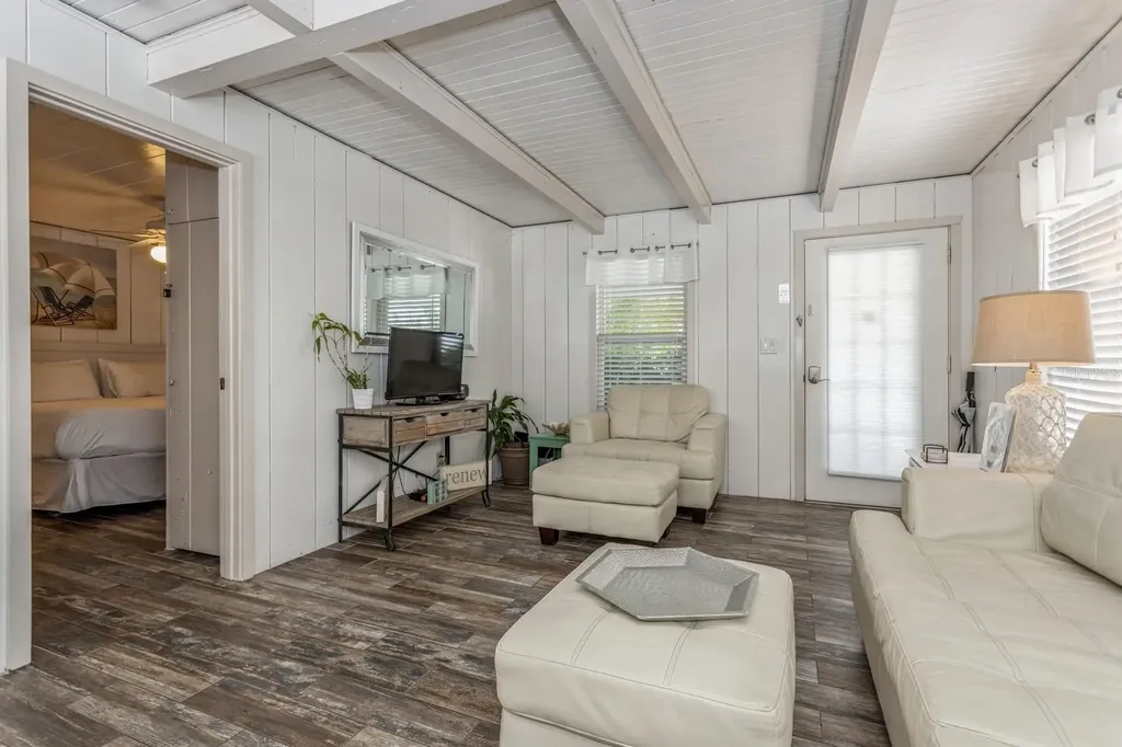 5408 Plaza Des Las Palmas Sarasota FL 34242