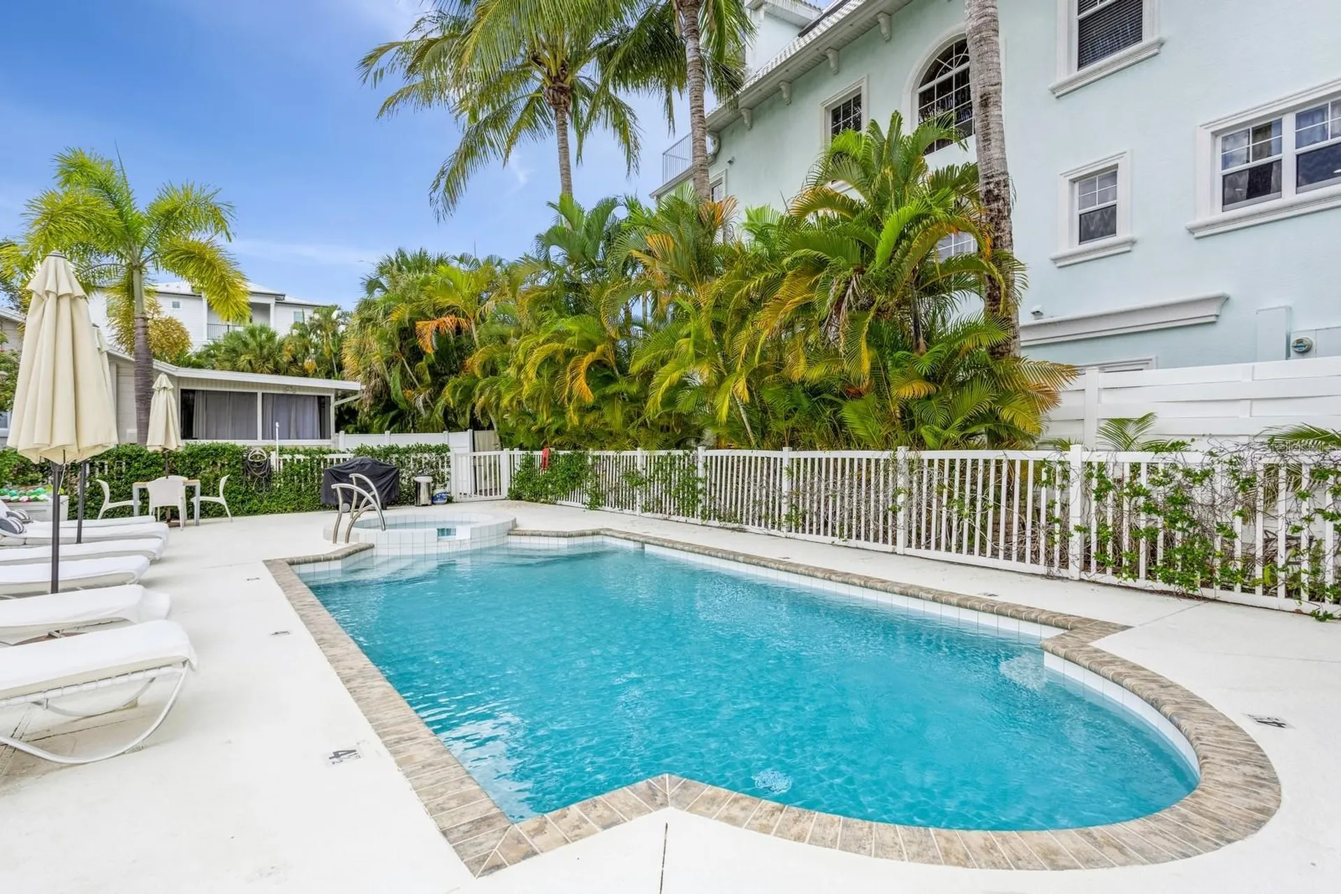 5408 Plaza Des Las Palmas Sarasota FL 34242