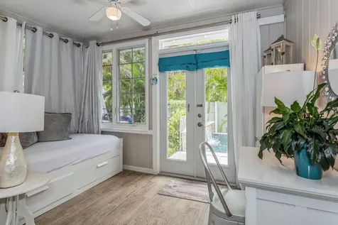 5408 Plaza Des Las Palmas Sarasota FL 34242