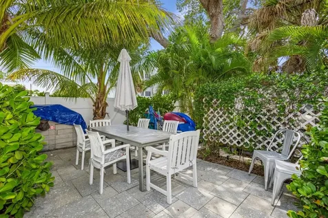 5408 Plaza Des Las Palmas Sarasota FL 34242