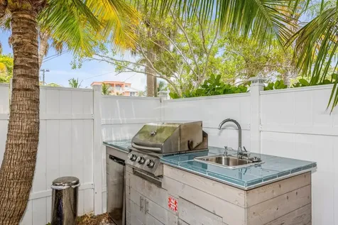 5408 Plaza Des Las Palmas Sarasota FL 34242