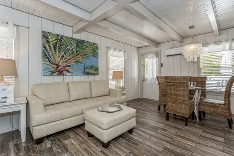 5408 Plaza Des Las Palmas Sarasota FL 34242
