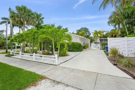 5408 Plaza Des Las Palmas Sarasota FL 34242