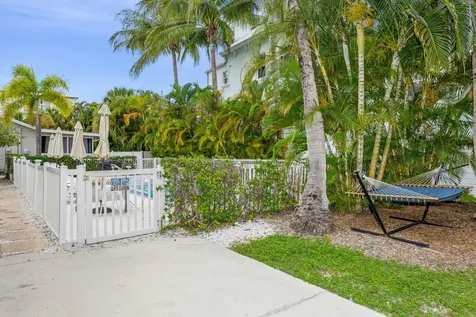 5408 Plaza Des Las Palmas Sarasota FL 34242