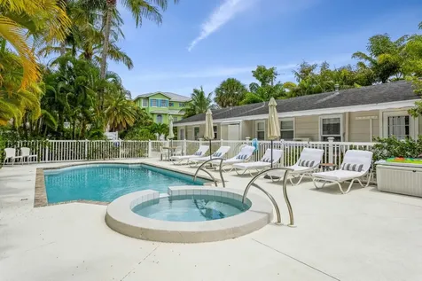 5408 Plaza Des Las Palmas Sarasota FL 34242