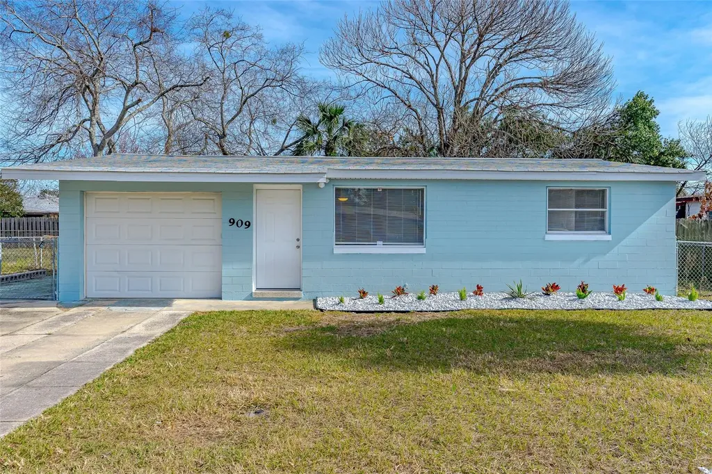 909 Derbyshire Road Daytona Beach FL 32117