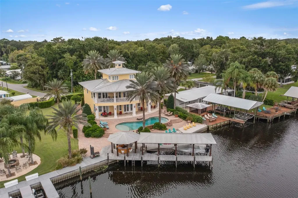 56230 Redbud Road Astor FL 32102