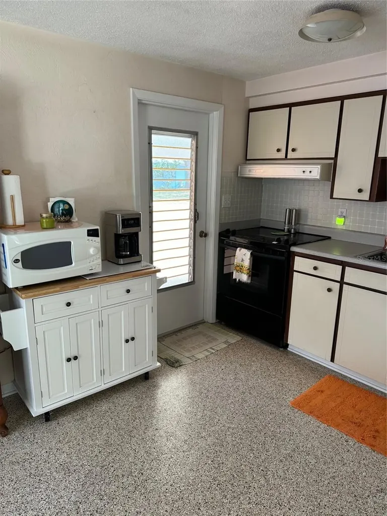 814 E 10th Avenue New Smyrna Beach FL 32169