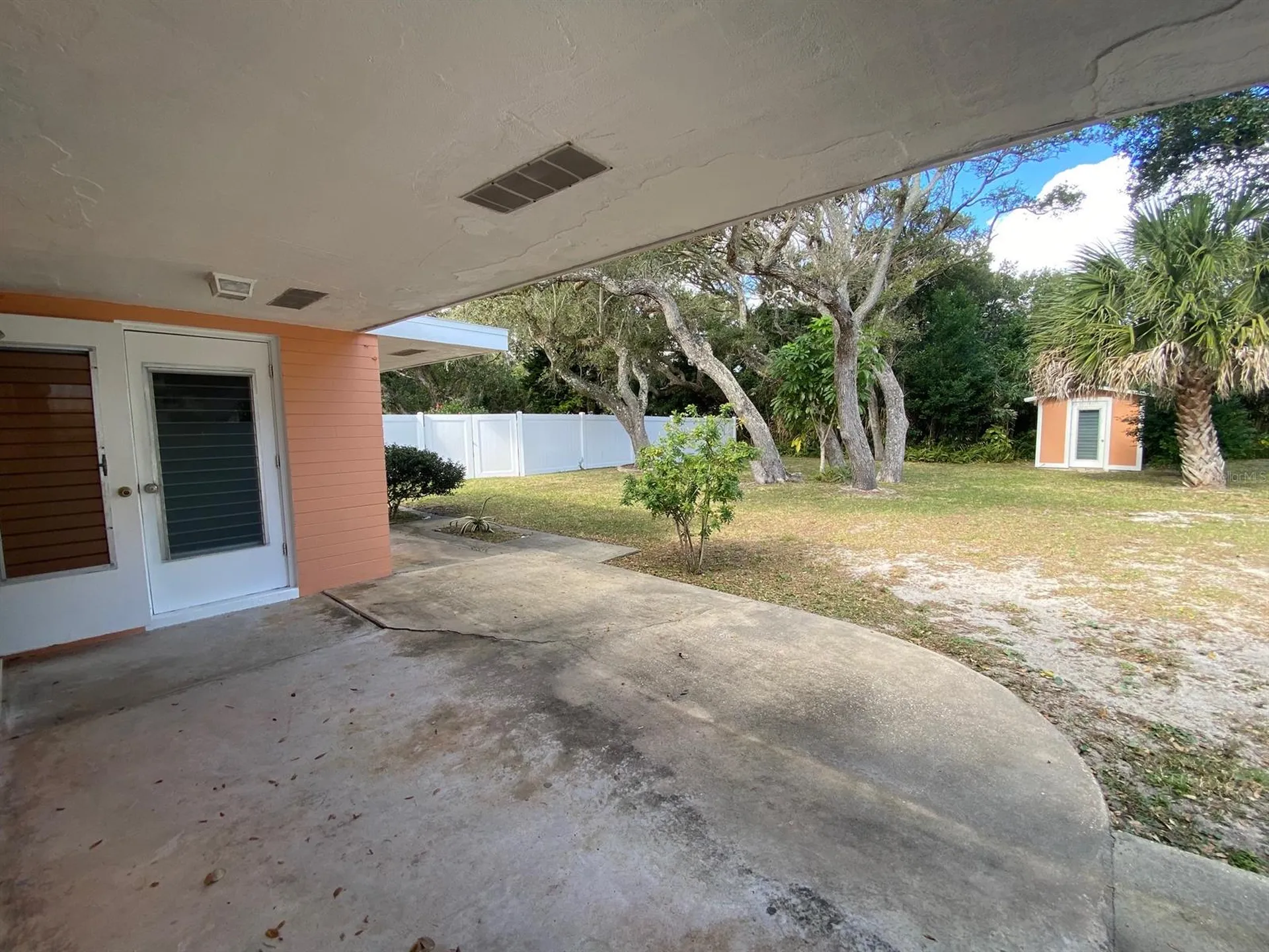 814 E 10th Avenue New Smyrna Beach FL 32169