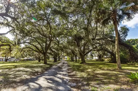 286 S Us Highway 1 Oak Hill FL 32759
