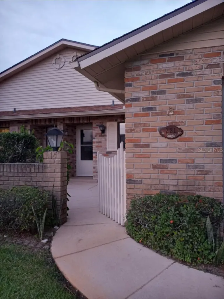 221 Shangri La Circle Edgewater FL 32132