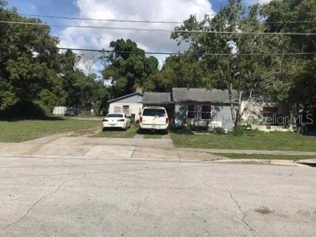2246 Woods Street Orlando FL 32805