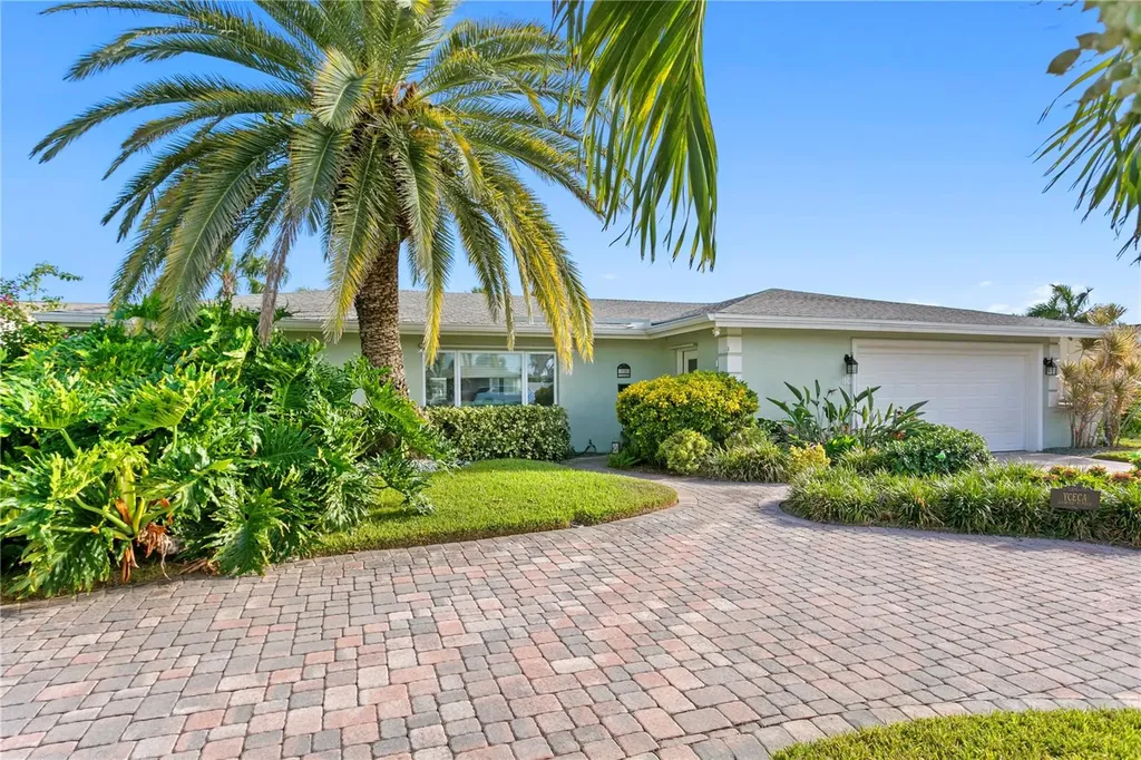 916 79th Street S St Petersburg FL 33707