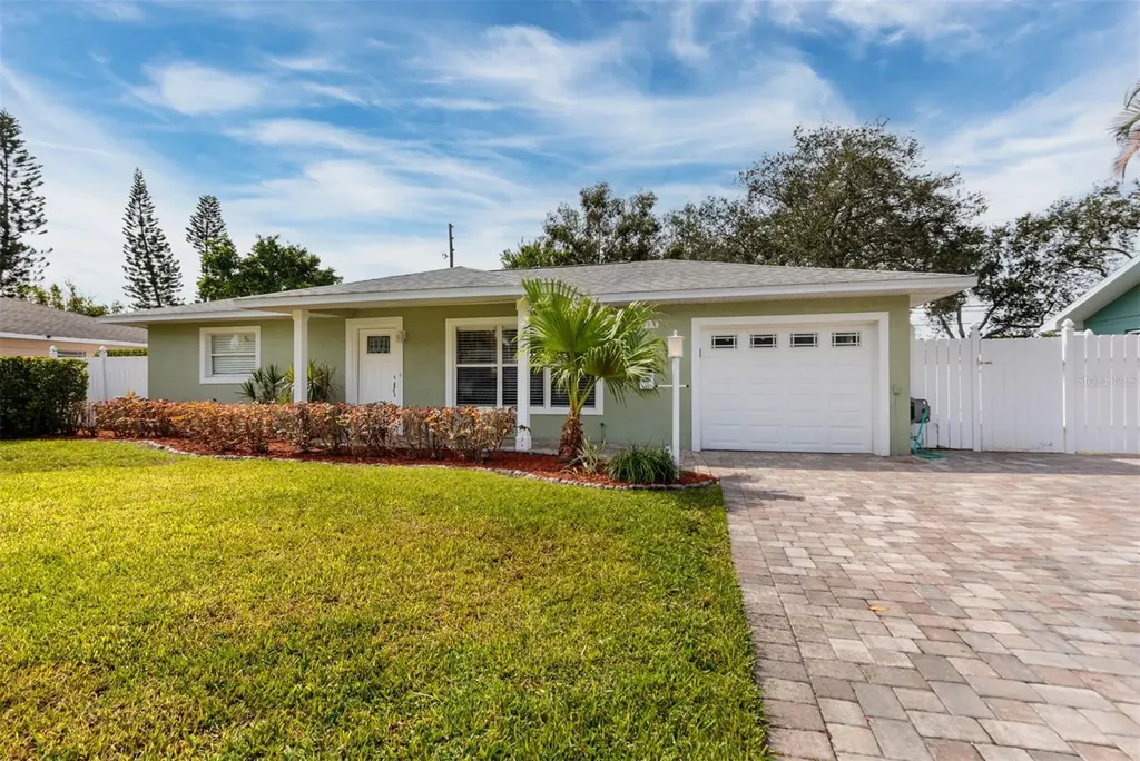 9016 3rd Street N St Petersburg FL 33702