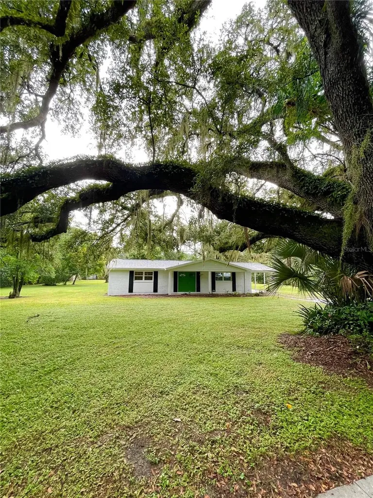 1014 W Old Hillsborough Avenue Seffner FL 33584