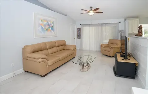 568 Oak Branch Circle Kissimmee FL 34758