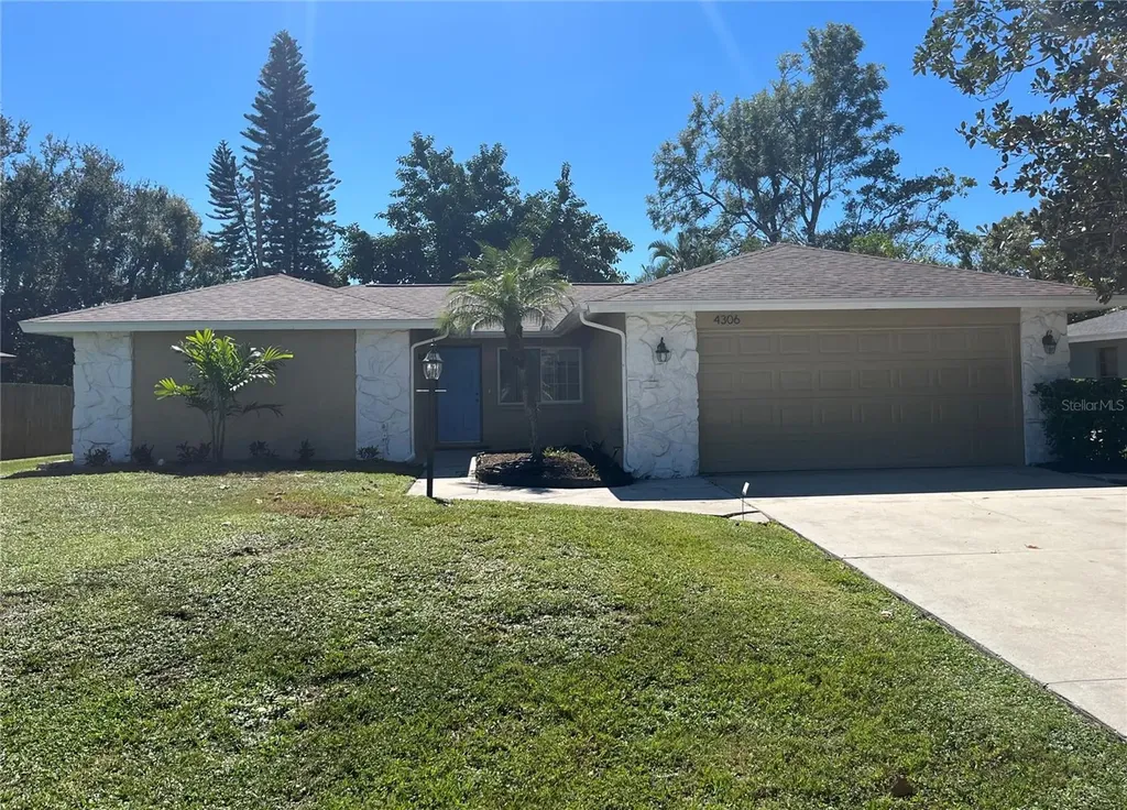 4306 Meadowland Circle Sarasota FL 34233