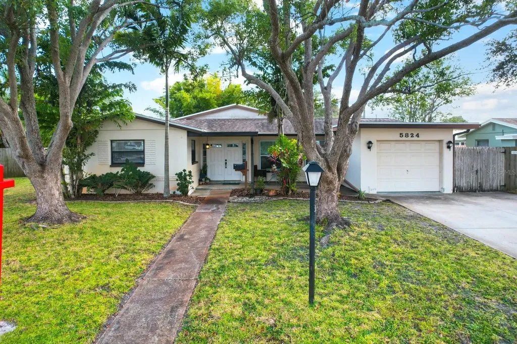 5824 31st Avenue N St Petersburg FL 33710