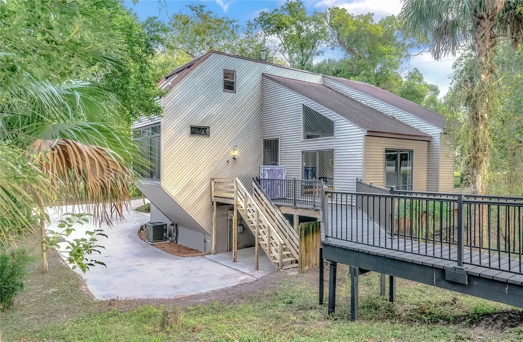 395 S Dexter Avenue Deland FL 32720