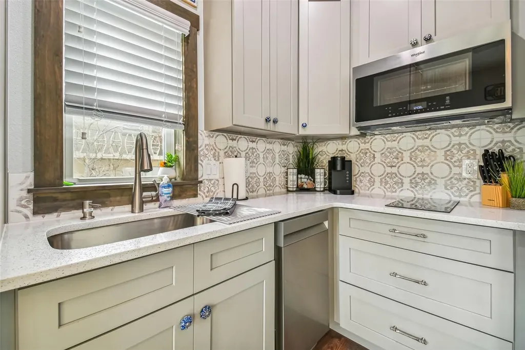 1523 Bayshore Boulevard Dunedin FL 34698