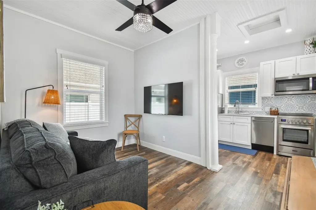 602 1/2 Skinner Boulevard Dunedin FL 34698