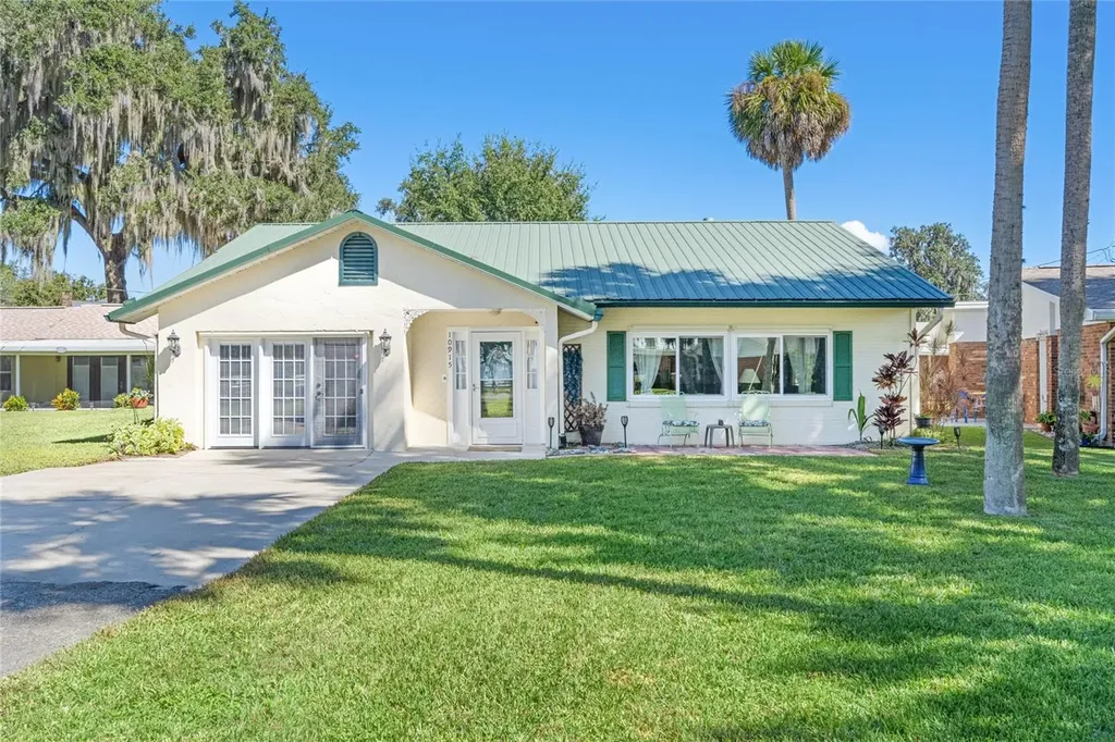 10915 Lake Harris Circle Tavares FL 32778