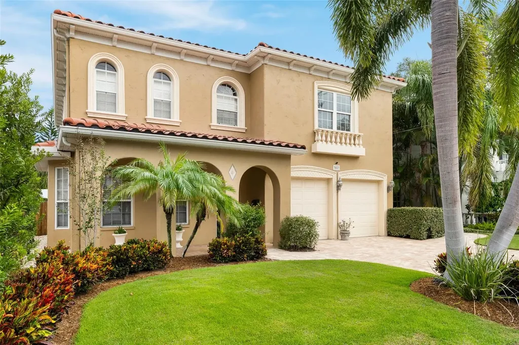 3027 W Lawn Avenue Tampa FL 33611