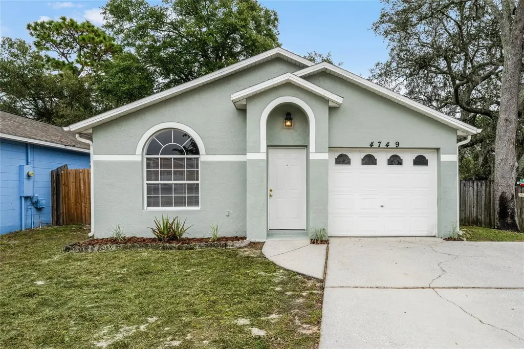 4749 Muir Village Orlando FL 32808
