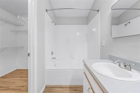 4749 Muir Village Orlando FL 32808