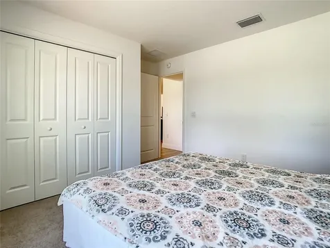 10247 Julia Isles Avenue Oxford FL 34484