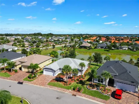 10247 Julia Isles Avenue Oxford FL 34484