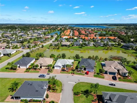 10247 Julia Isles Avenue Oxford FL 34484