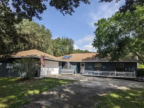 300 Lake Proctor Court Geneva FL 32732