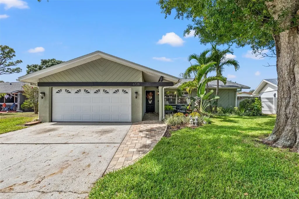 6728 Bonnie Bay Circle N Pinellas Park FL 33781