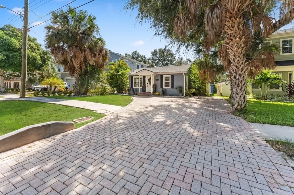 3208 W Price Avenue Tampa FL 33611