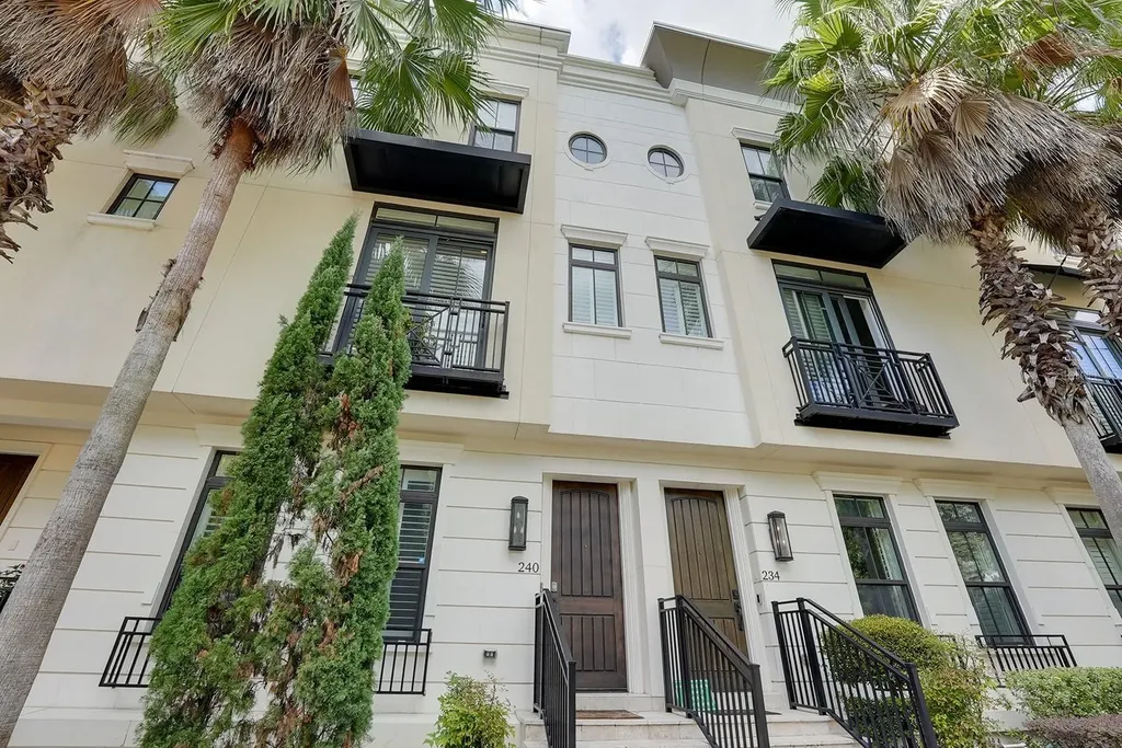 240 S Summerlin Avenue Orlando FL 32801
